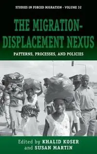 Tijdelijk Beschikbaar The Migration-Displacement Nexus Patterns, Processes, and Policies - Khalid Koser - Susan Martin - Libro in lingua inglese - Berghahn Books - Forced Migration